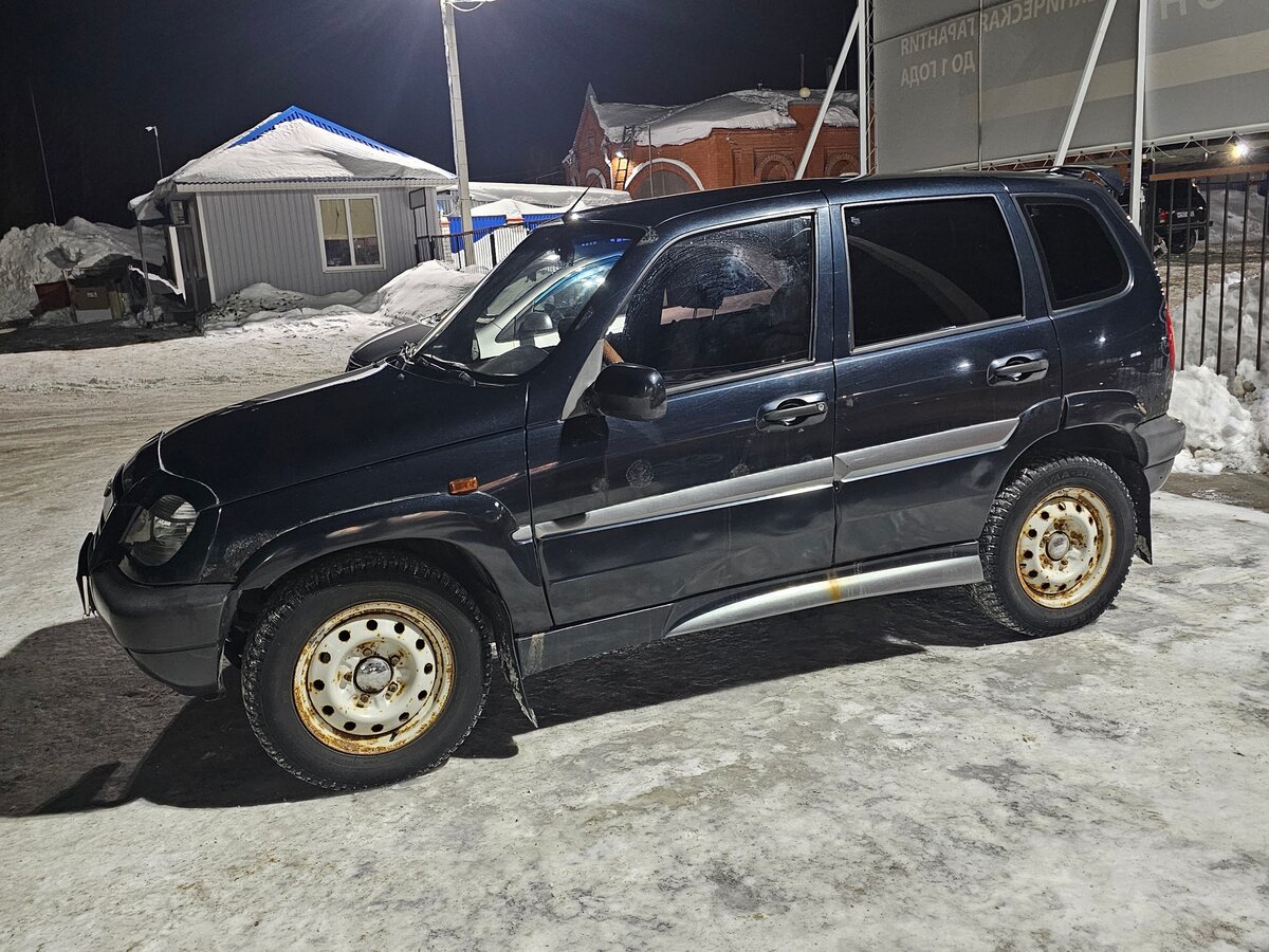 Нива атака фото Купить б/у Chevrolet Niva I 1.7 MT (80 л.с.) 4WD бензин механика в Выксе: чёрный