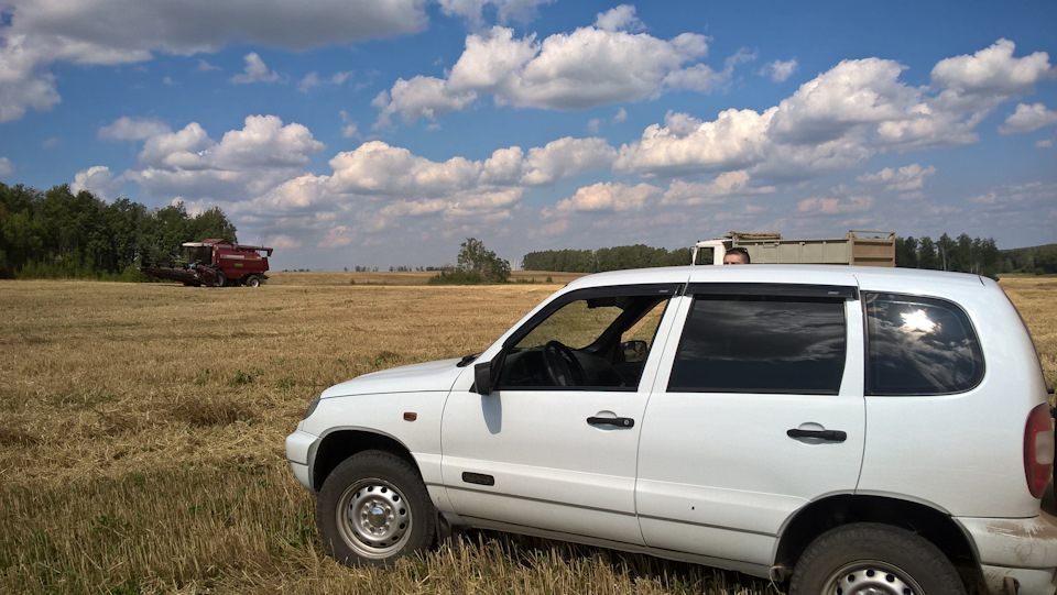 Нива атака фото ловля комбайнов в полях ( просто фотки) - Chevrolet Niva, 1,7 л, 2008 года покат