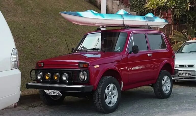 Нива автомат фото В Бразилии на Lada 4x4 установили двигатель 2.5 л и АКПП