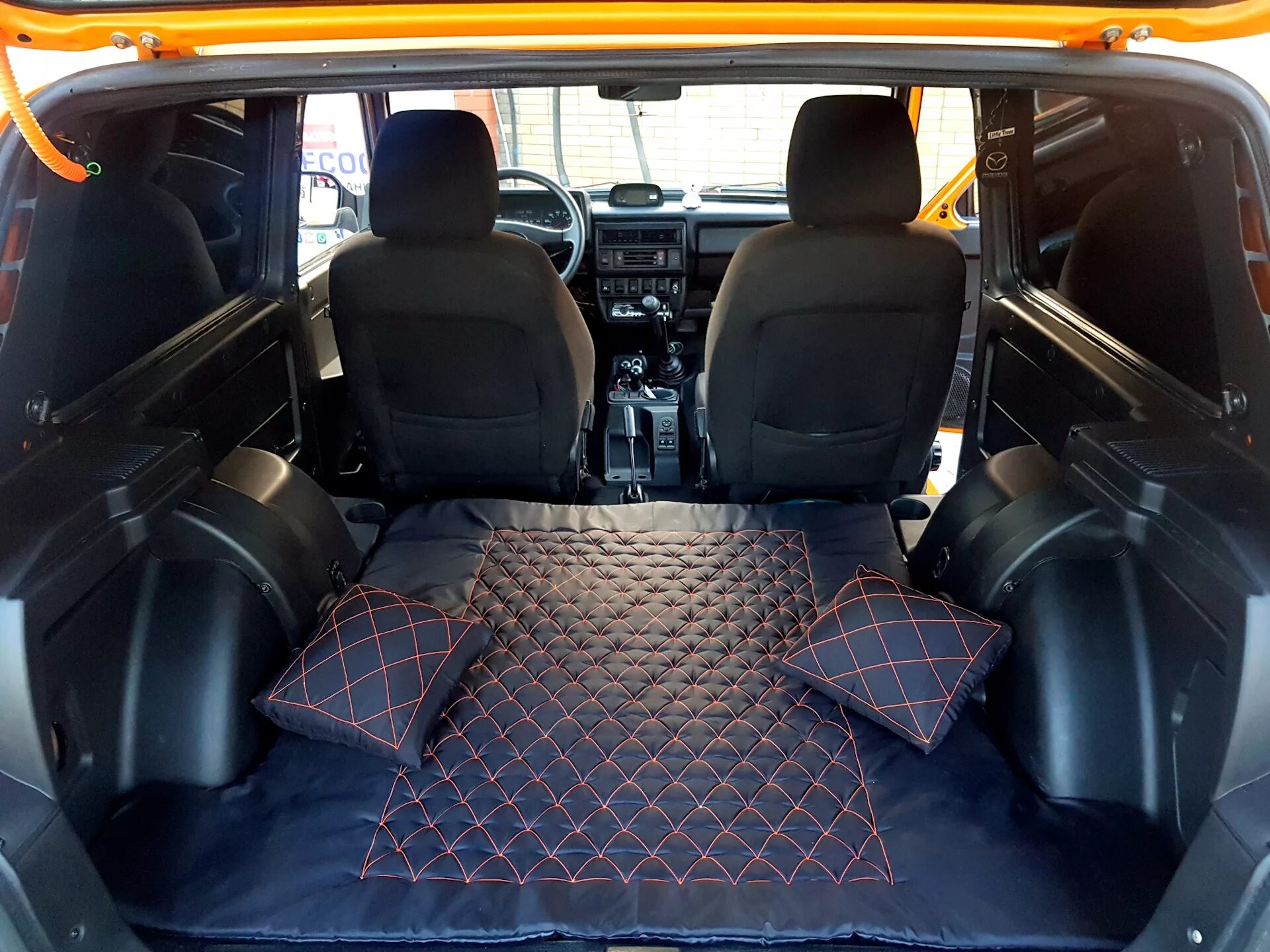 Нива багажник салона фото Подушки в салон - Lada 4x4 3D, 1,7 л, 2005 года фотография DRIVE2