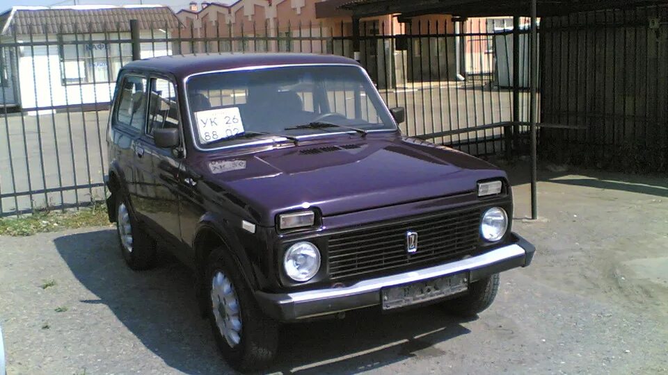 Нива баклажан фото Lada 4x4 3D 1.7 бензиновый 2001 Бешеный баклажан на DRIVE2