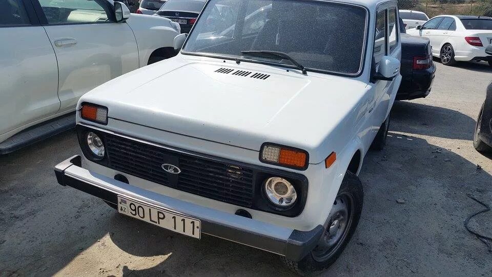 Нива баку фото В Баку Дорожная полиция открыла "сезон охоты" на водителей автомобилей "Нива" - 