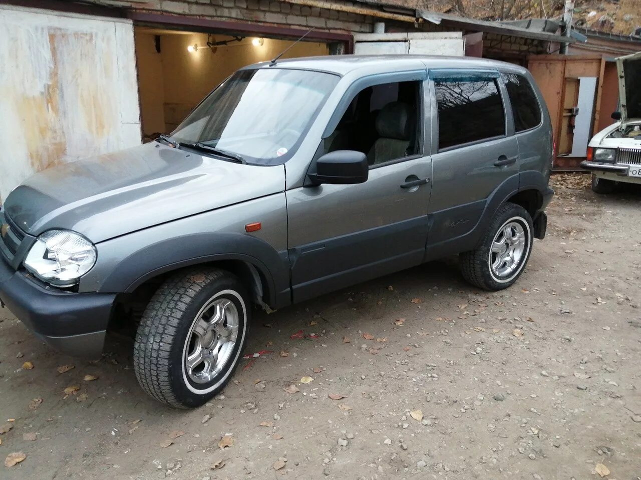 Нива бертоне фото Бертон, начало положено - Chevrolet Niva, 1,7 л, 2004 года стайлинг DRIVE2