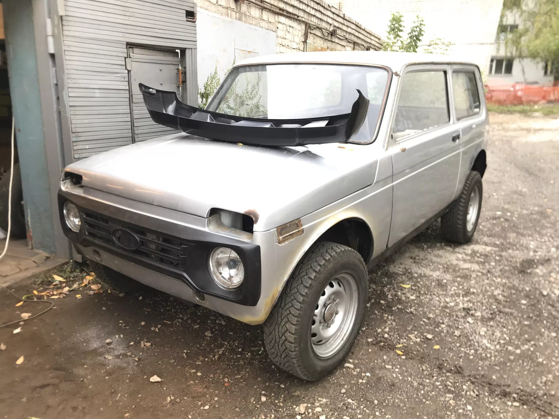 Нива без бамперов фото Урбан обвес и бронто решетка - Lada 4x4 3D, 2 л, 2005 года тюнинг DRIVE2