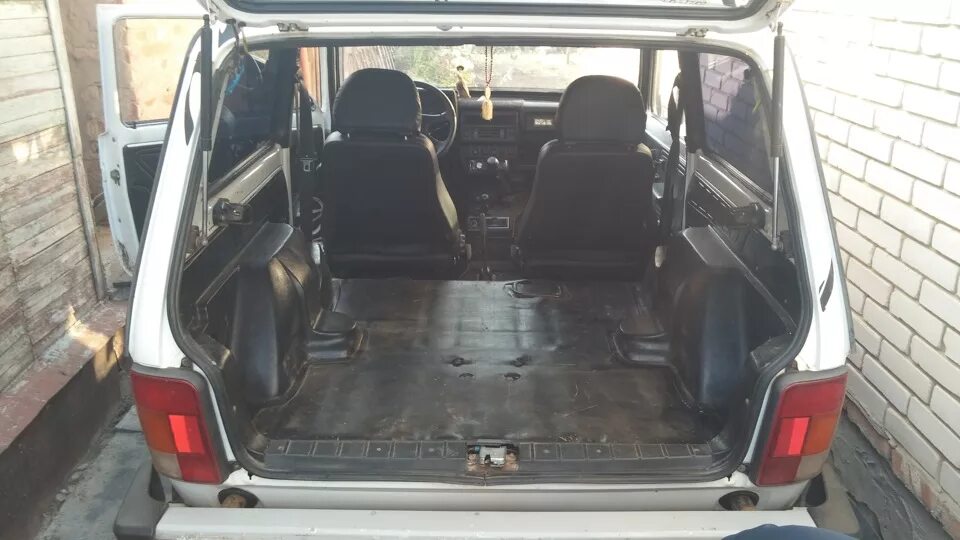 Нива без задних сидений тюнинг 2.Установка заднего сиденья - Lada 4x4 3D, 1,7 л, 2005 года аксессуары DRIVE2