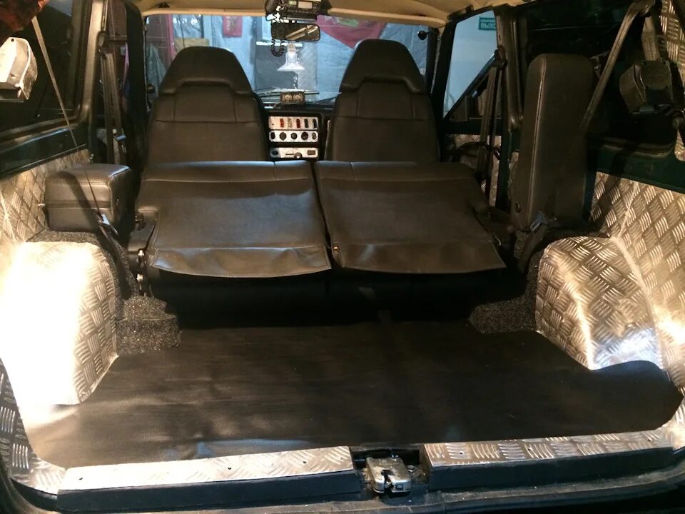 Нива без задних сидений тюнинг Установка сидений от Тайгера в Ниву - Lada 4x4 3D, 1,7 л, 2010 года стайлинг DRI