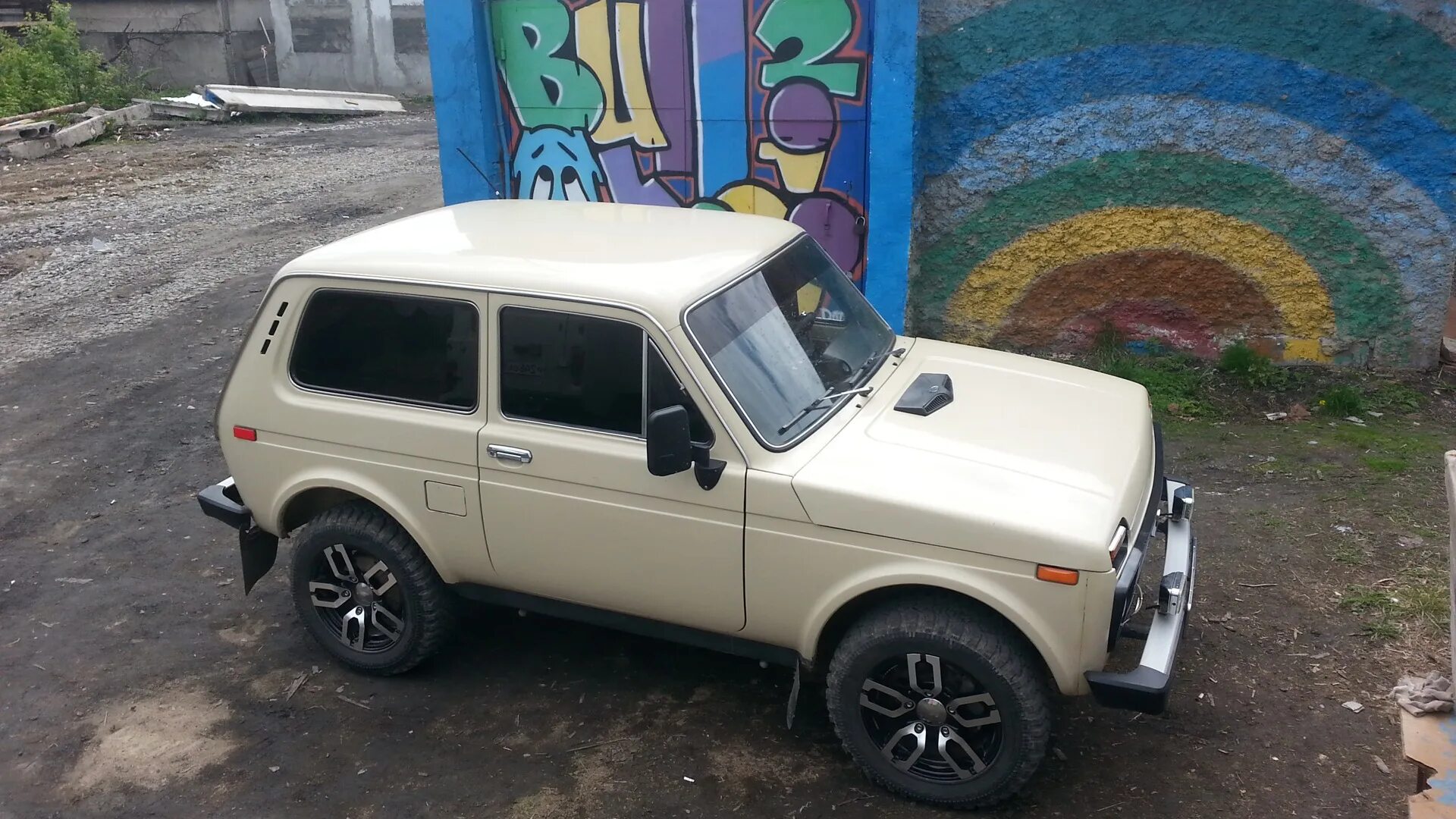 Нива бежевая тюнинг Lada 4x4 3D 1.6 бензиновый 1991 на DRIVE2