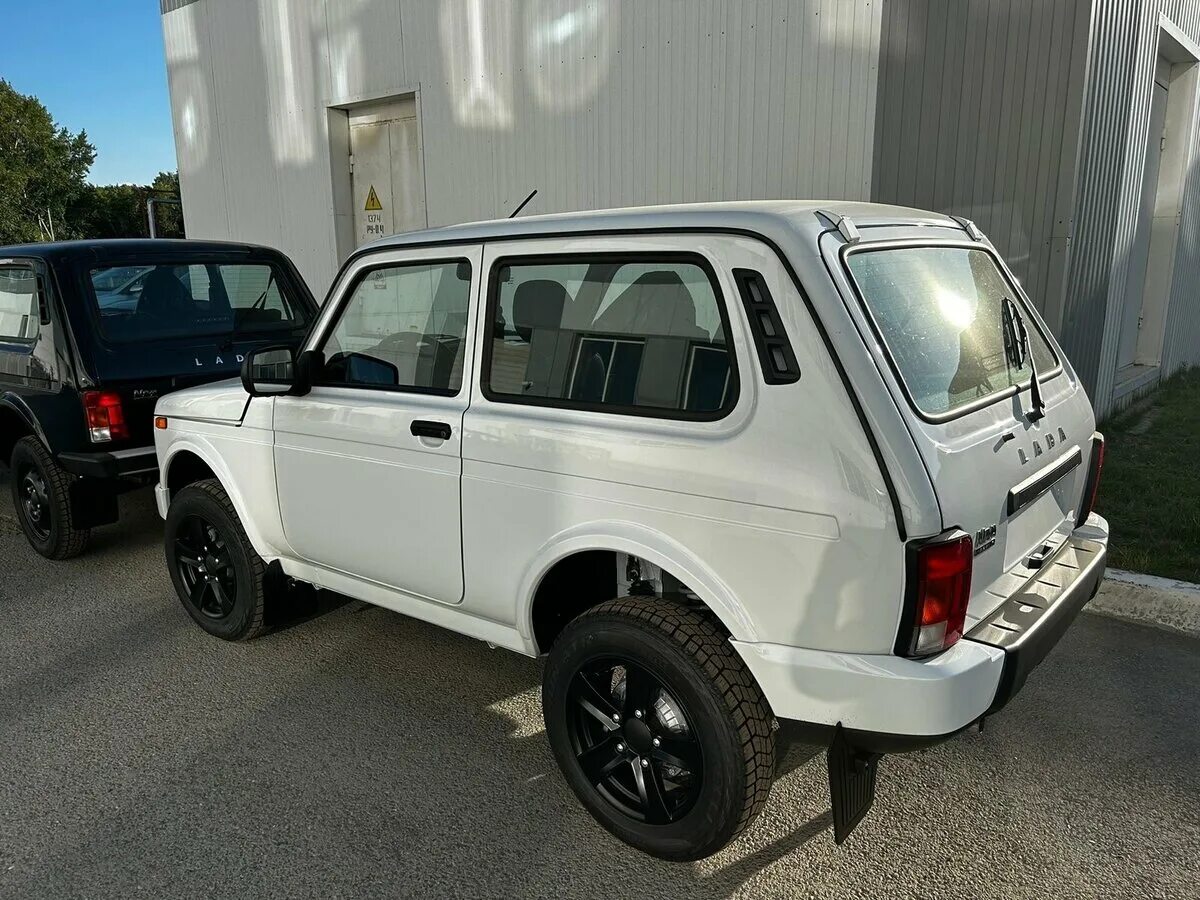 Нива блэк 2024 фото Купить б/у Lada (ВАЗ) Niva Legend 2021-2024 1.7 MT (83 л.с.) 4WD бензин механика