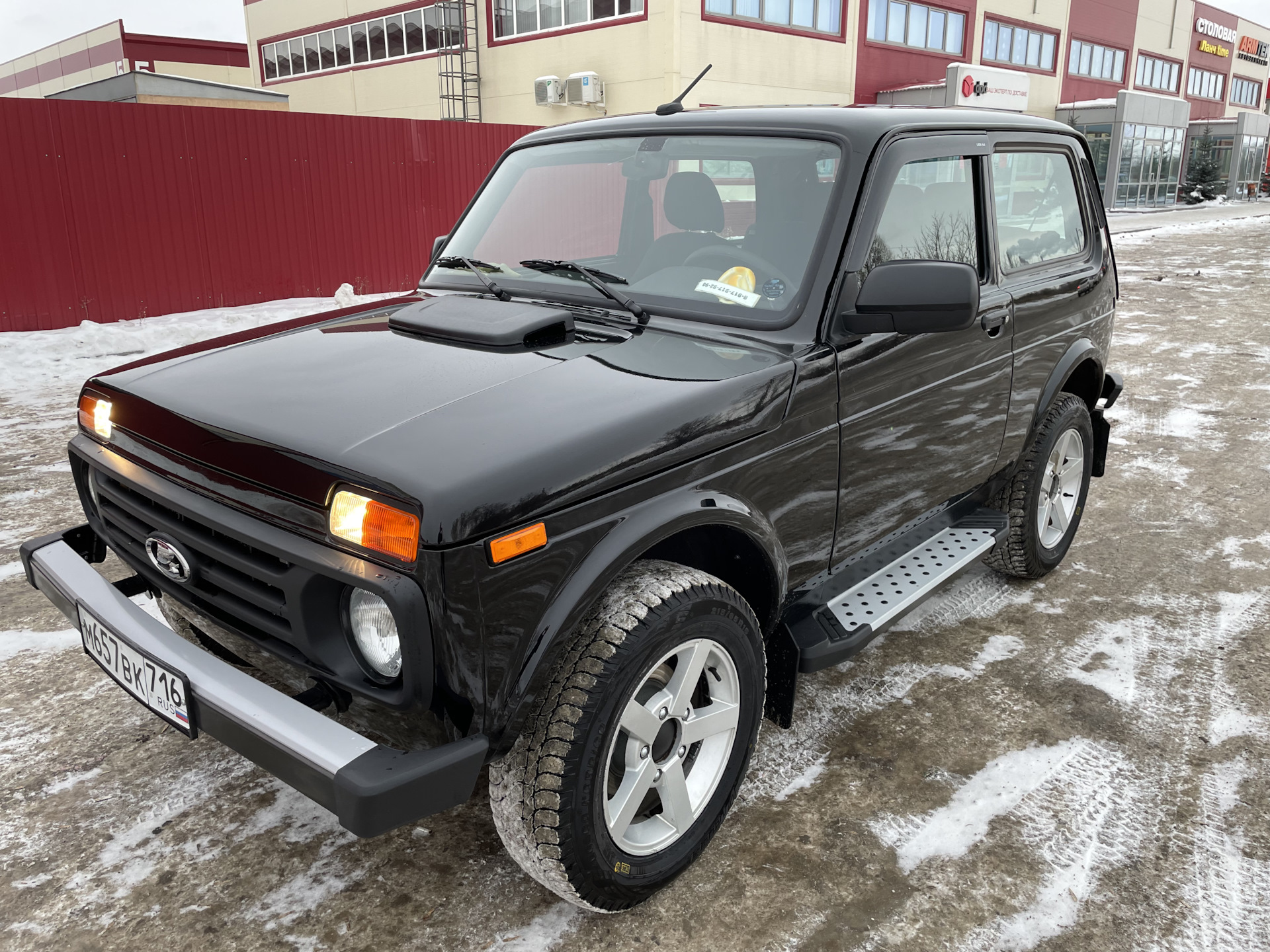 Нива бмв фото Фаркоп, пороги бмв-стайл, воздухозаборник на капот - Lada 4x4 3D, 1,7 л, 2022 го