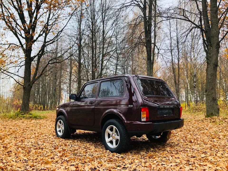 Нива бордовая фото Осень - Lada 4x4 3D, 1,7 л, 2008 года другое DRIVE2