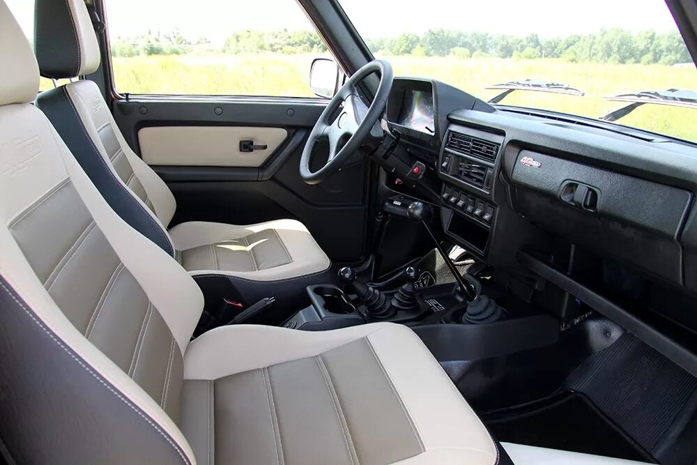 Нива бронто фото обновленный салон Легендарная Lada 4x4 остается бестселлером АвтоВАЗа - Российская газета