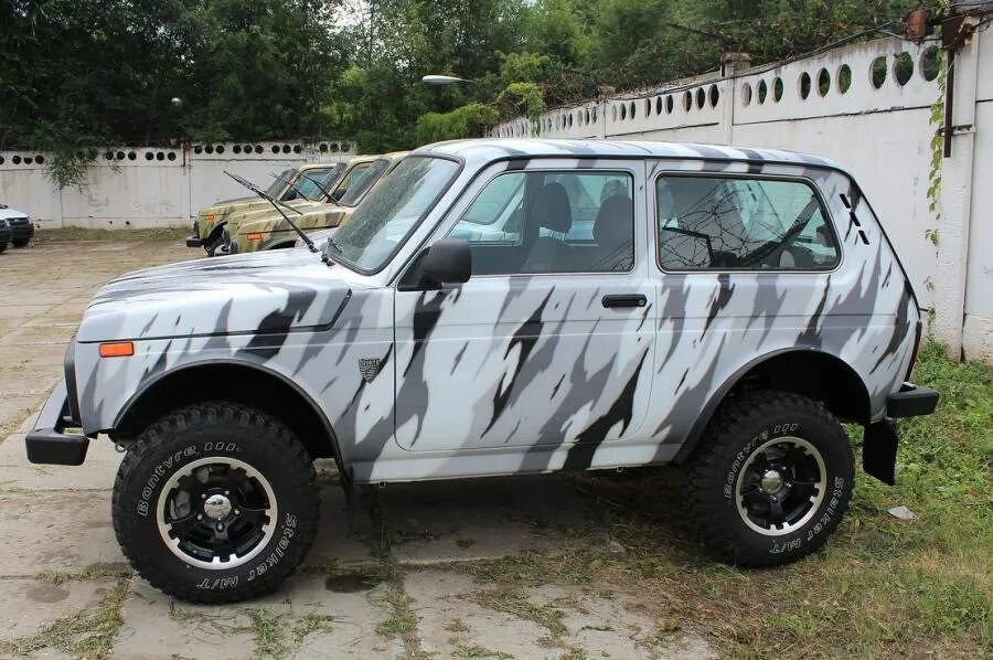 Нива бронто камуфляж фото LADA Niva Bronto 2024 - фото в новом кузове: салон, вид снаружи, багажник