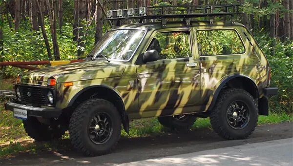 Нива бронто камуфляж фото АвтоВАЗ "переодел" Lada 4x4 в камуфляж