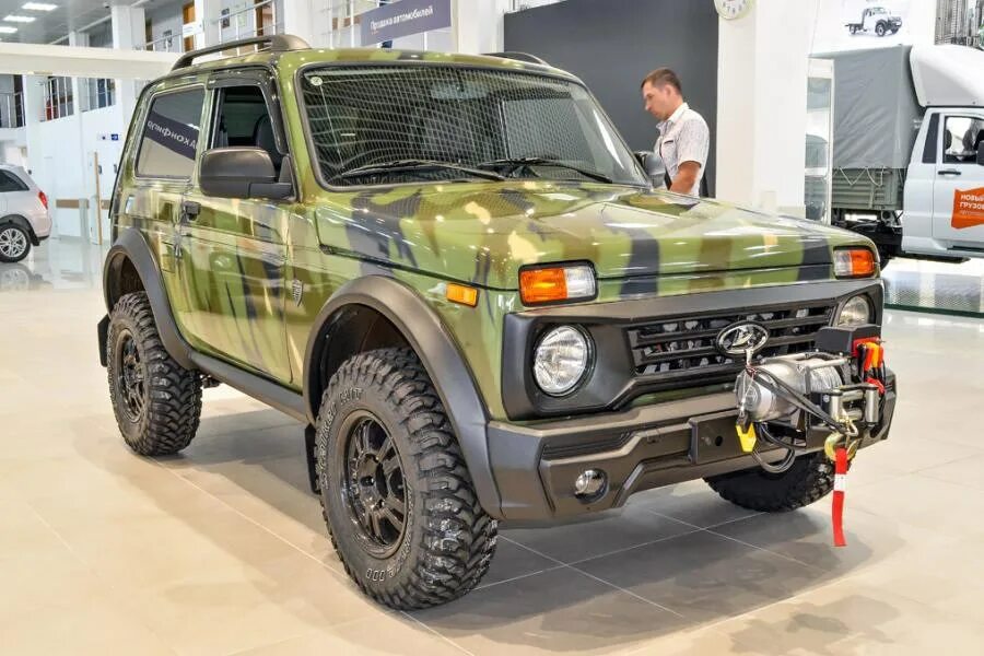 Нива бронто внедорожный тюнинг LADA Niva Bronto 2024 - фото в новом кузове: салон, вид снаружи, багажник