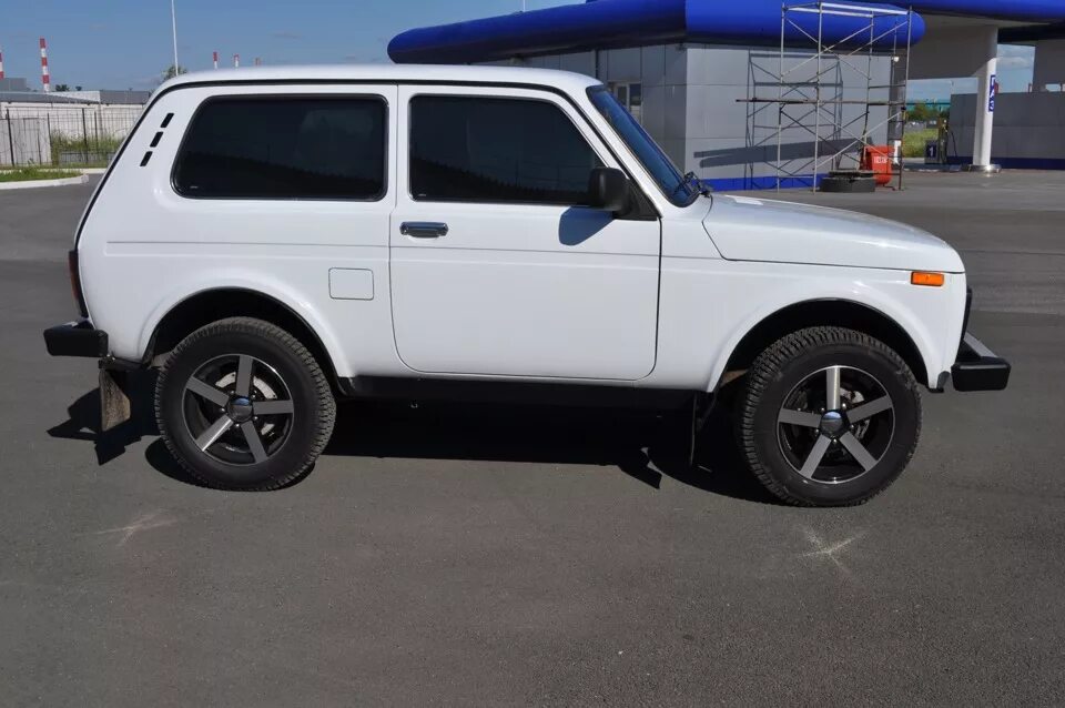 Нива диски r15 фото Диски + шины Кама FLAME 205/70 R16 91Q! - Lada 4x4 3D, 1,7 л, 2014 года колёсные