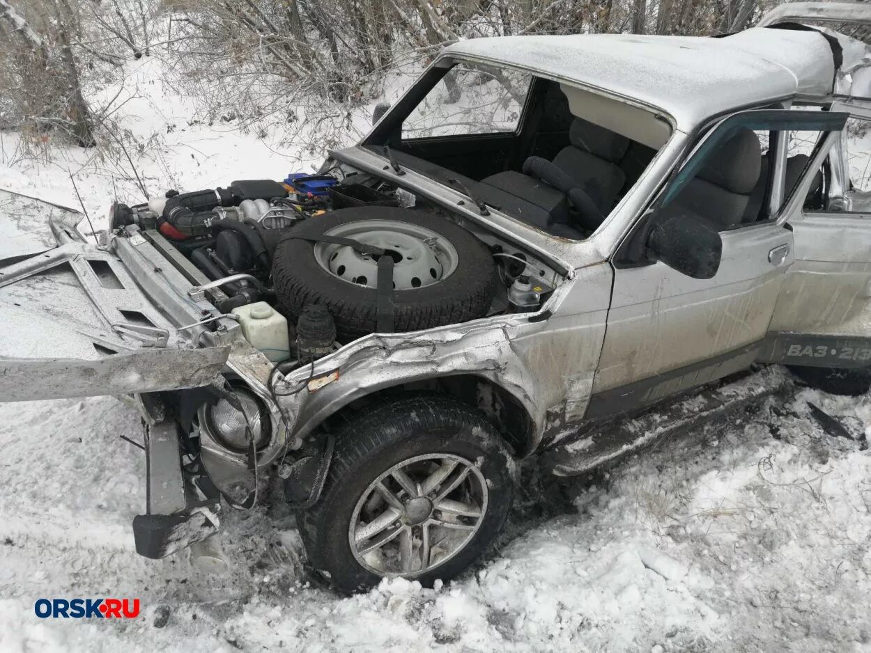 Нива дтп фото Нива" влетела в большегруз на Никельской объездной - Орск: Orsk.ru