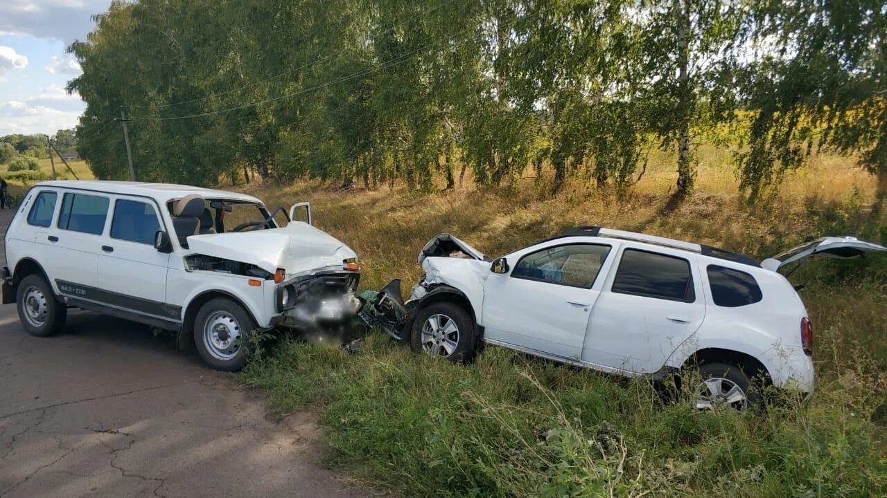 Нива дтп фото В Мичуринском районе "лоб в лоб" столкнулись Niva и Renault - ВЕСТИ / Тамбов
