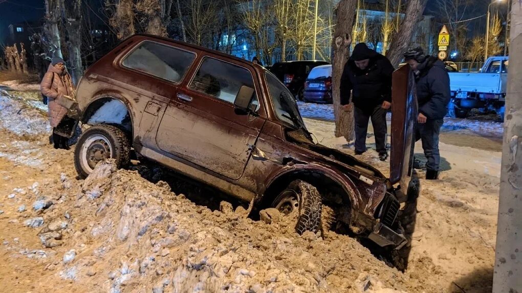Нива дтп фото Нива" против ГАЗели: на Московке в Омска крупная авария - Новости Омска - om1.ru