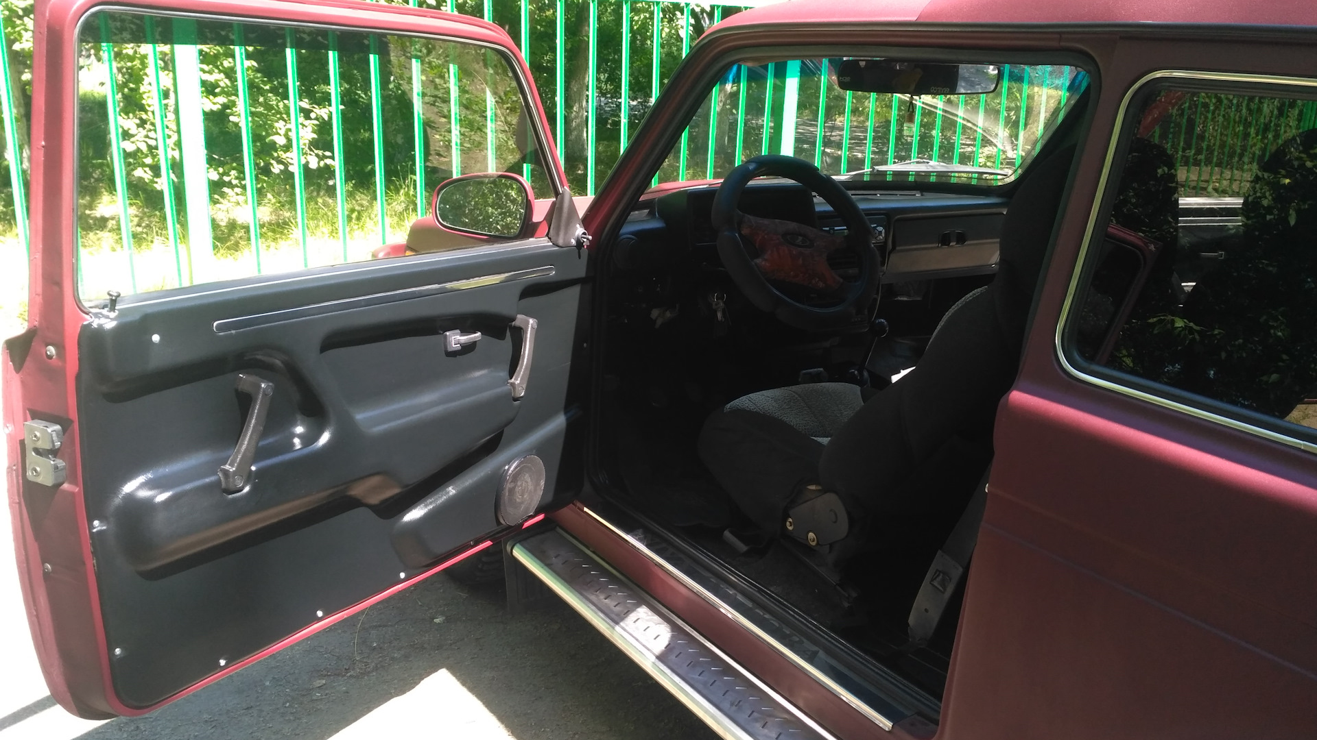 Нива дверь фото Lada 4x4 3D 1.7 бензиновый 2005 ФОРИК 21218 Бронто Фора на DRIVE2