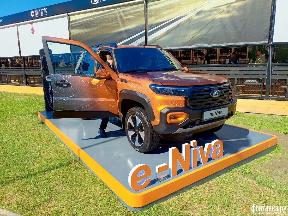 Нива электромобиль фото Электрический внедорожник Lada e-Niva Travel на площадке международного экономич