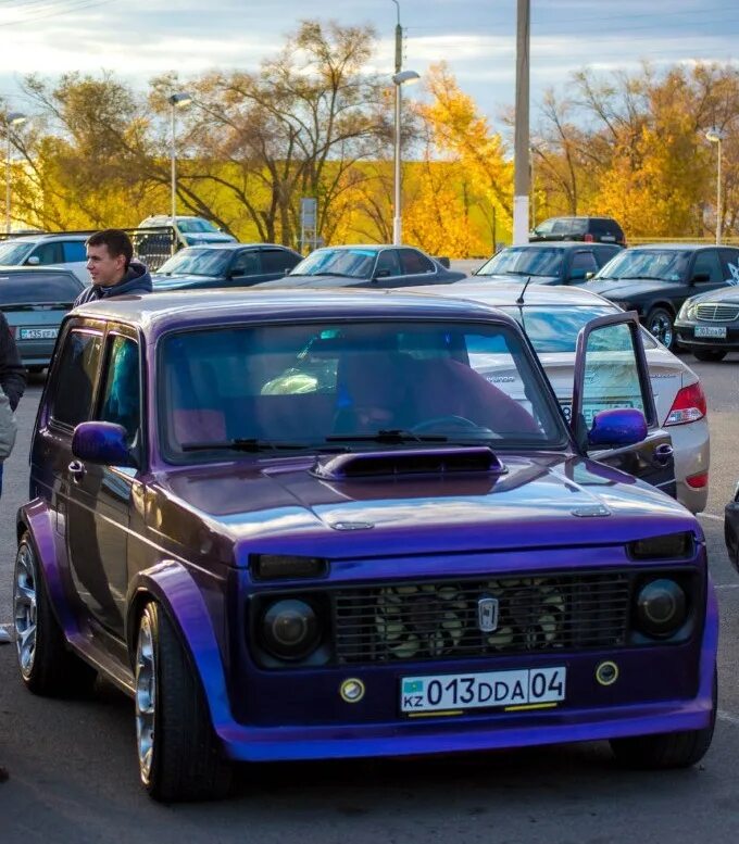 Нива фиолетовая тюнинг первый видеоролик ) - Lada 4x4 3D, 1,7 л, 1982 года видео DRIVE2