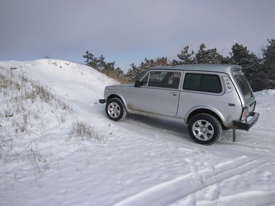 Нива фора фото Фора в зимнем лесу! - Lada 21218 Фора, 1,7 л, 1999 года фотография DRIVE2