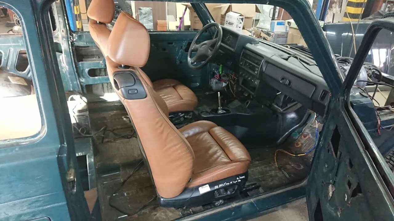 Нива фора фото салона Сиденья от BMW - Lada 21218 Фора, 1,7 л, 2004 года запчасти DRIVE2