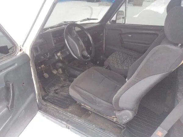 Нива фора фото салона The oil changed the sales of VAZ 21218 NIVA FORA 1999 ONE HOSPITAL ENGINE WITHOU