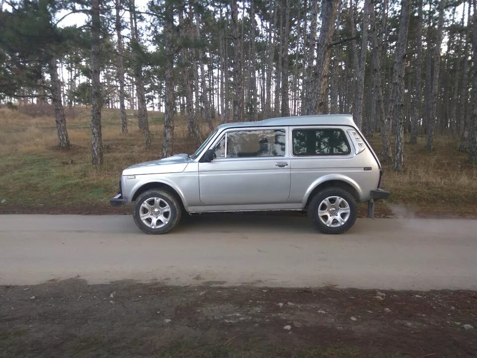 Нива фора тюнинг Фотки в лесу - Lada 21218 Фора, 1,7 л, 1999 года фотография DRIVE2