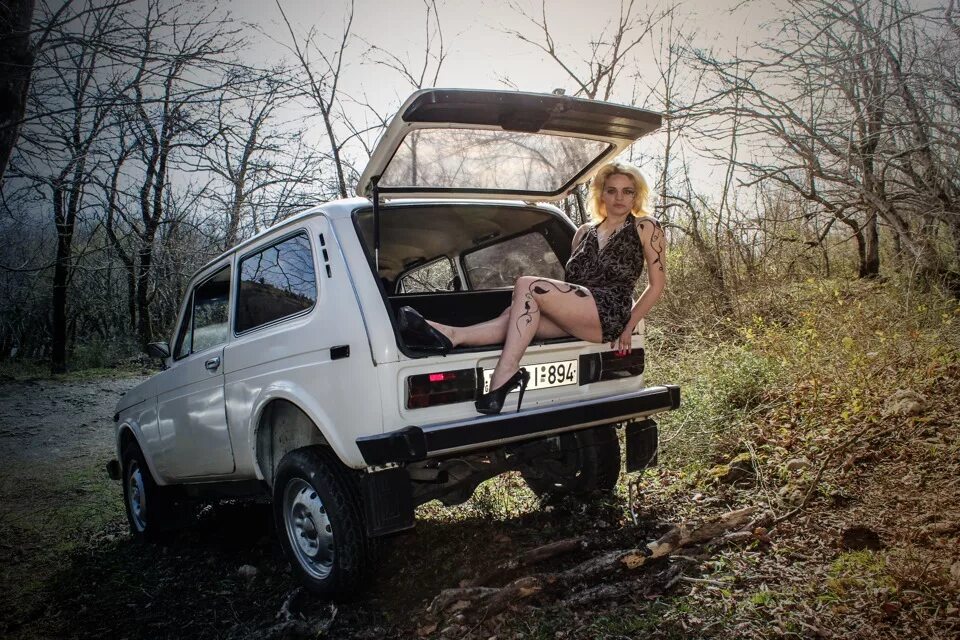 Нива фото охота фотосессия с девушкой - Lada 4x4 3D, 1,6 л, 1987 года фотография DRIVE2