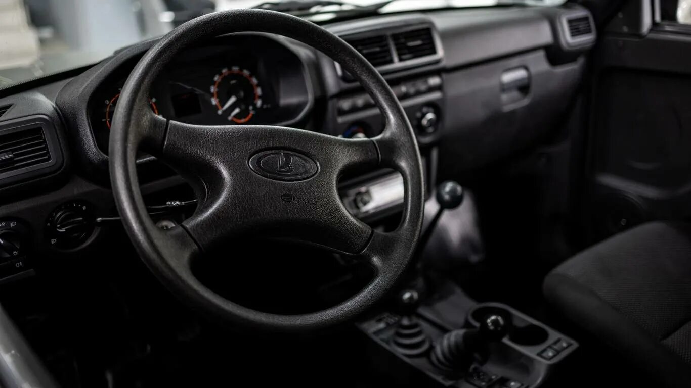 Нива фото салона LADA Niva Travel скоро заиграет по-новому: АВТОВАЗ добавит нужную опцию в свой в