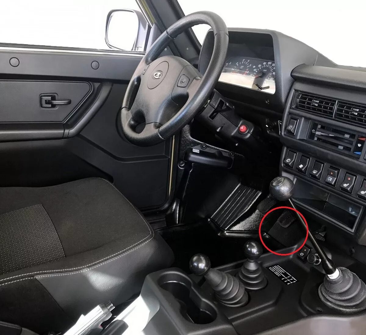 Нива фото салона внутри Ковёр салона люкс 21213 3-х слойный. Цвет графит - Lada 4x4 3D, 1,7 л, 2017 года