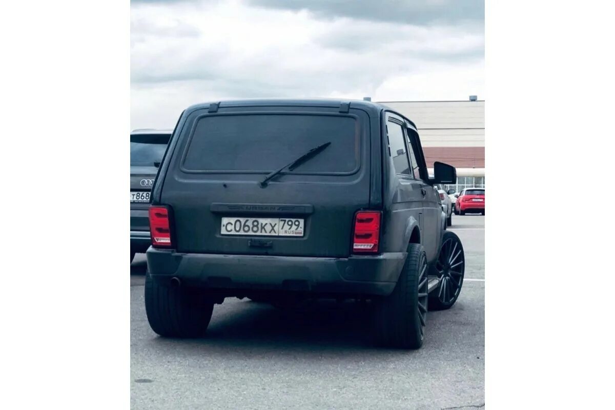 Нива фото сзади Фонари задние тюнинг LED светодиодные Нива / Нива Урбан Range Rover г.Тольятти Т