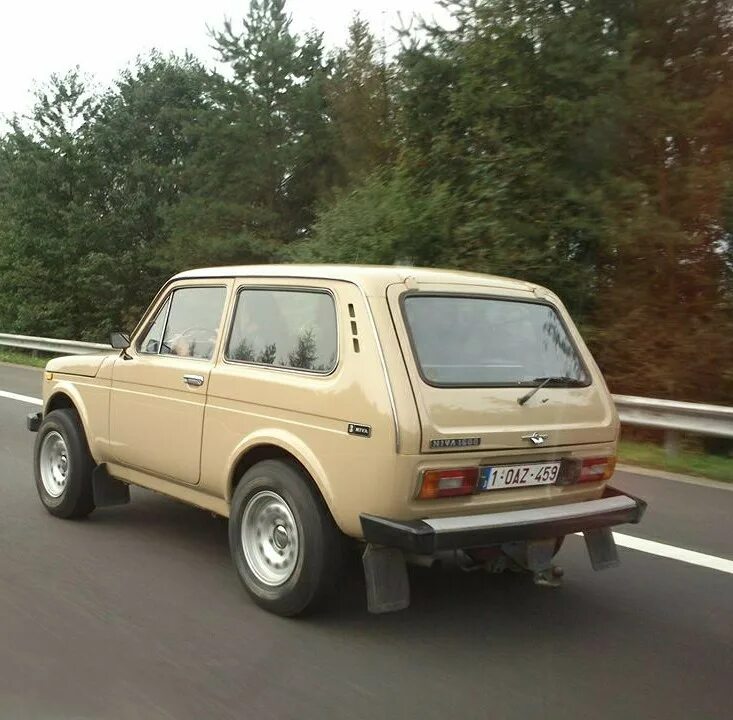 Нива фото сзади Чет заело - ЯПлакалъ