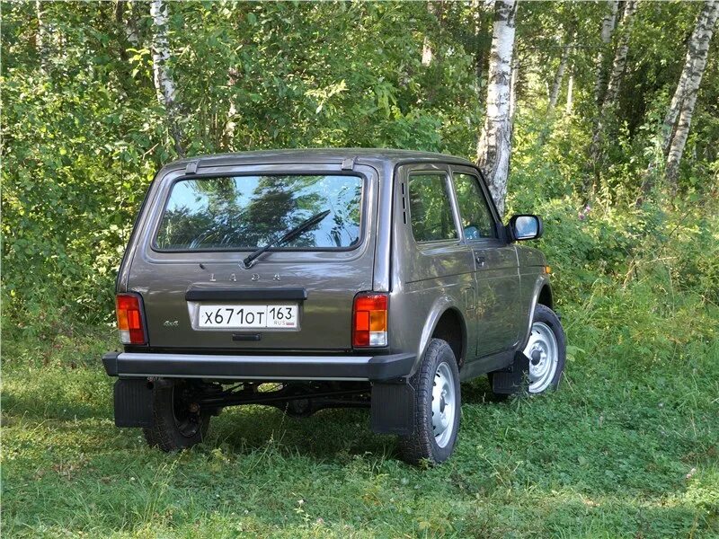 Нива фото сзади Фото Lada 4x4 - Глубина данного брода составляла около 30 см, автомобиль же спос