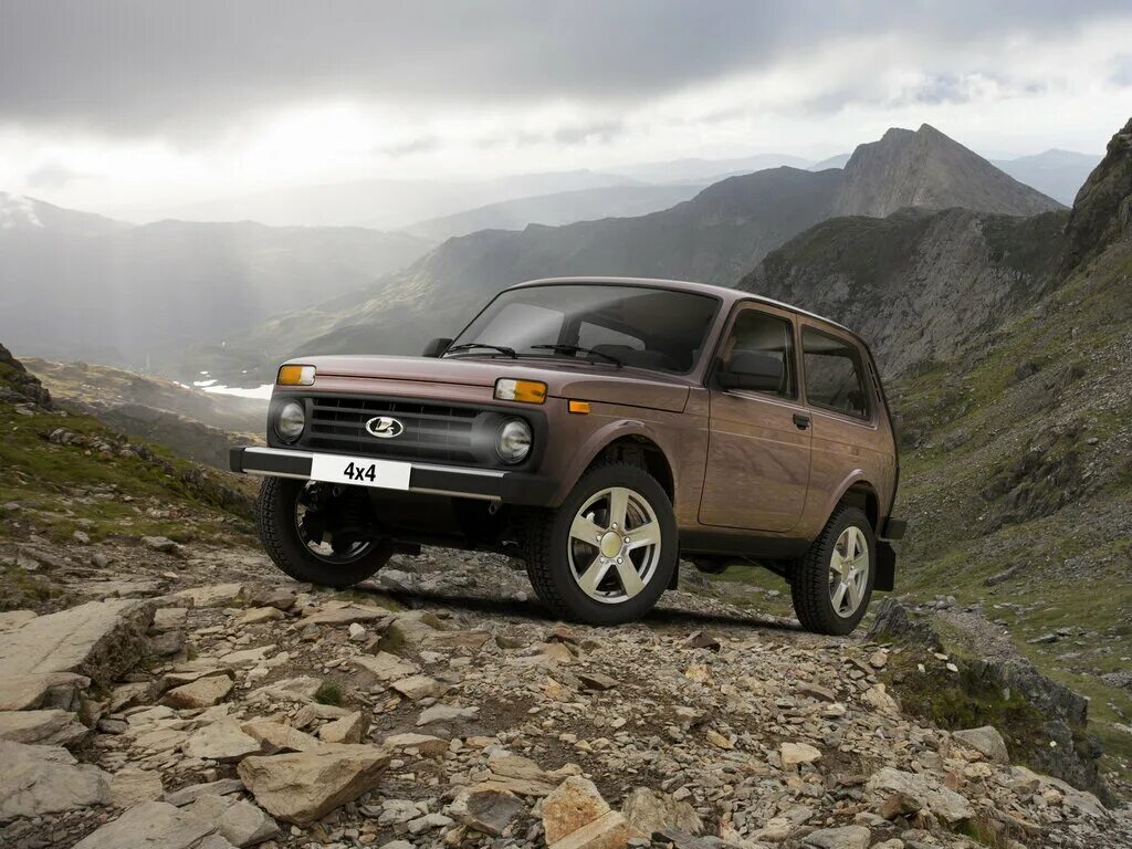 Нива гранат фото Лада 4x4 2121 Нива рестайлинг 2019, 2020, 2021, джип/suv 3 дв., 1 поколение техн