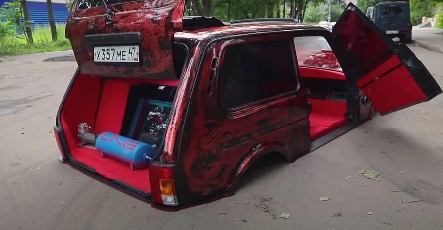 Нива илинг шоу фото Посмотрите на самую низкую "Ниву" в мире с ламбо-дверьми и сутенерским салоном c