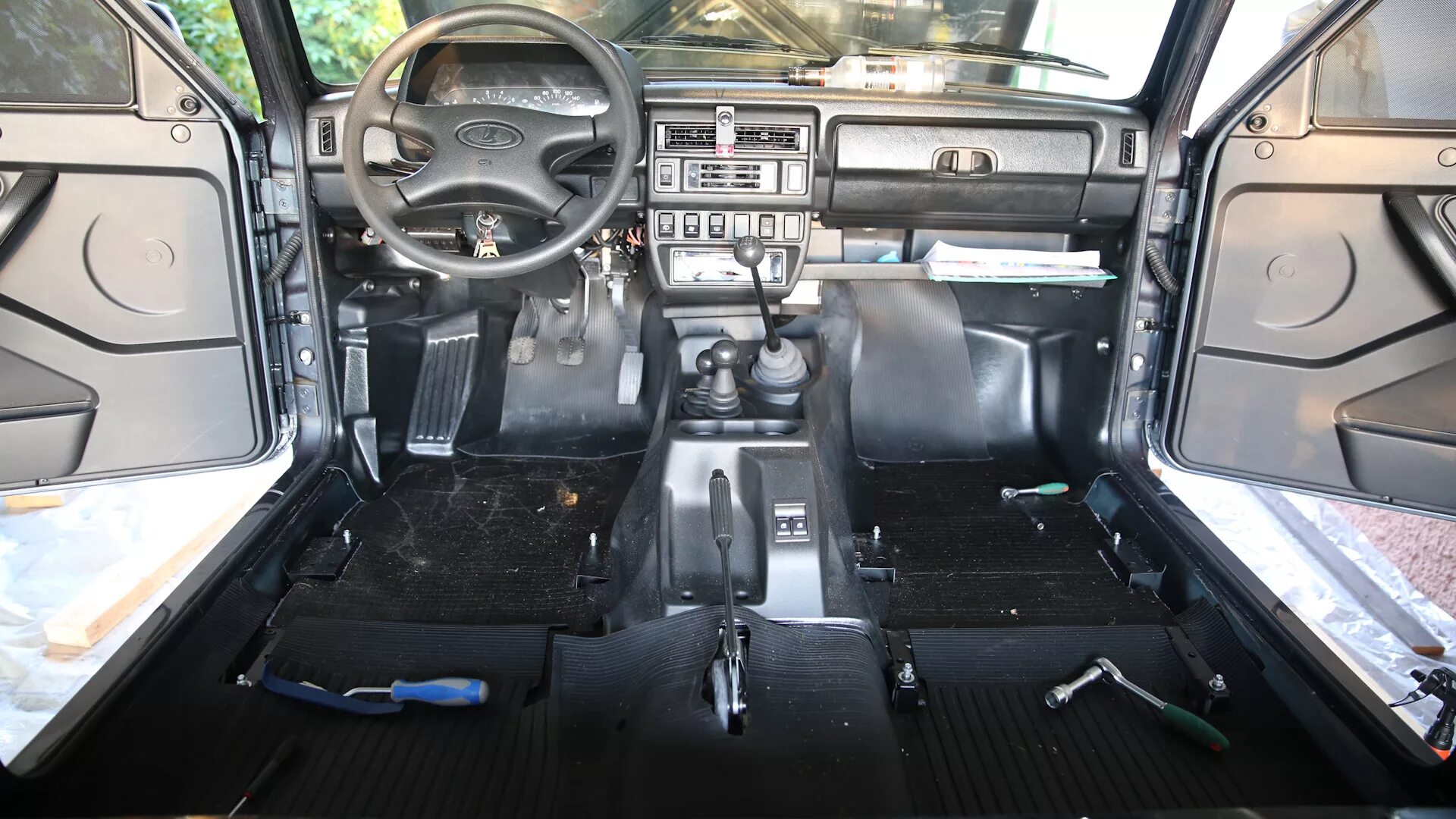Нива изнутри фото Разборка салона Lada 4x4 - Lada 4x4 3D, 1,7 л, 2018 года своими руками DRIVE2