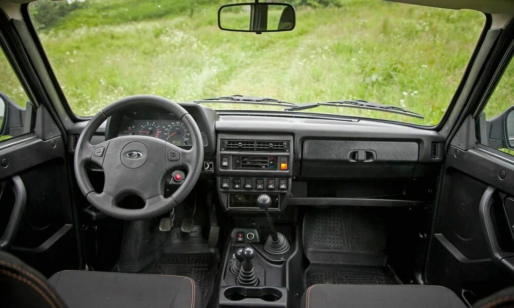 Нива изнутри фото LADA Niva Legend 5 дверей 2024 - фото в новом кузове, фото салона и интерьера