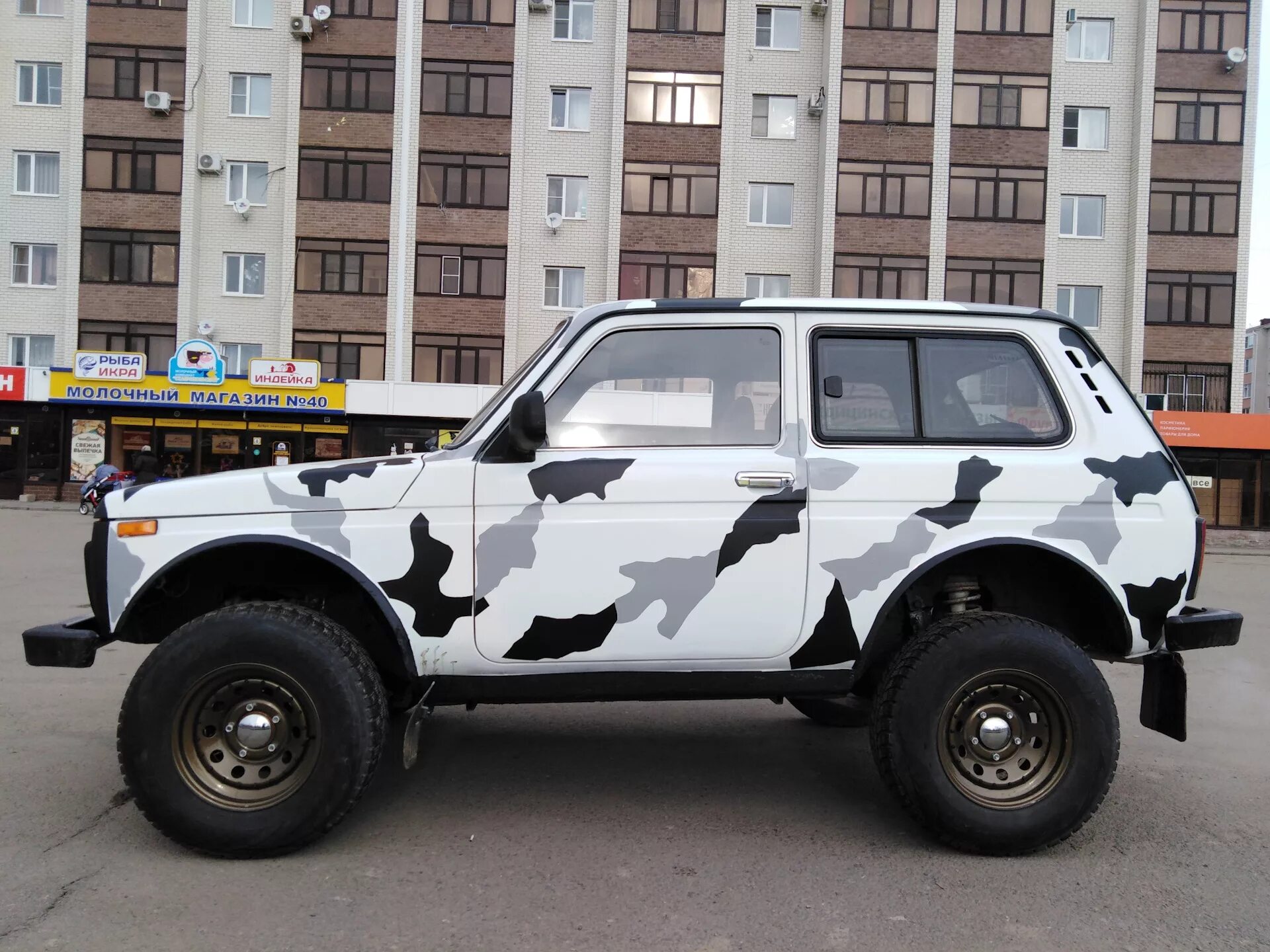 Нива камуфляж фото Зимний камуфляж при свете дня, ходы подвесок - Lada 4x4 3D, 1,7 л, 2012 года фот