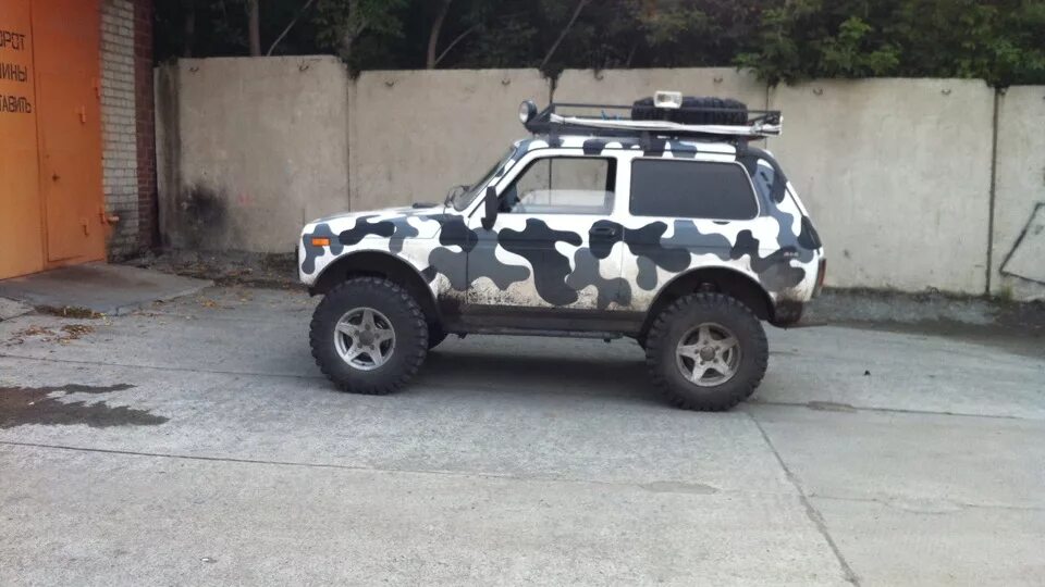 Нива камуфляж фото Lada 4x4 3D 1.8 бензиновый 1999 Камуфляж на DRIVE2