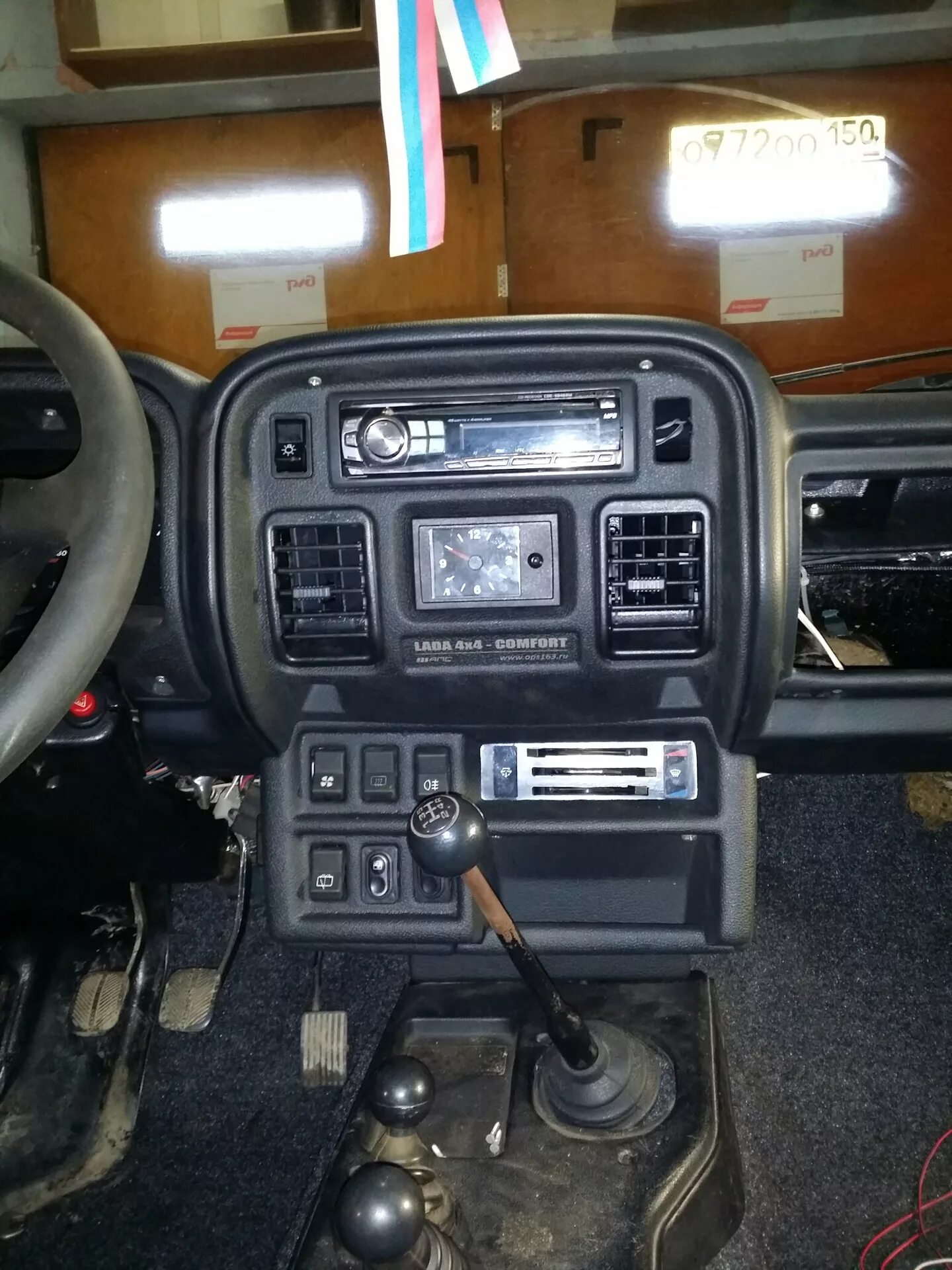 Нива комфорт фото Установка панели Лада 4х4 comfort и иносидений - Lada 4x4 3D, 1,7 л, 2005 года с