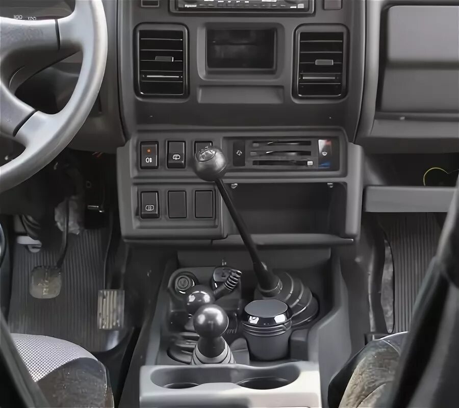 Нива комфорт фото Κονσόλα λεβιέδων με ποτηροθήκες Lada Group