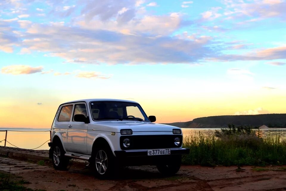 Нива красивые фото Фотосет у р.Волга г. Ульяновск - Lada 4x4 3D, 1,7 л, 2013 года фотография DRIVE2