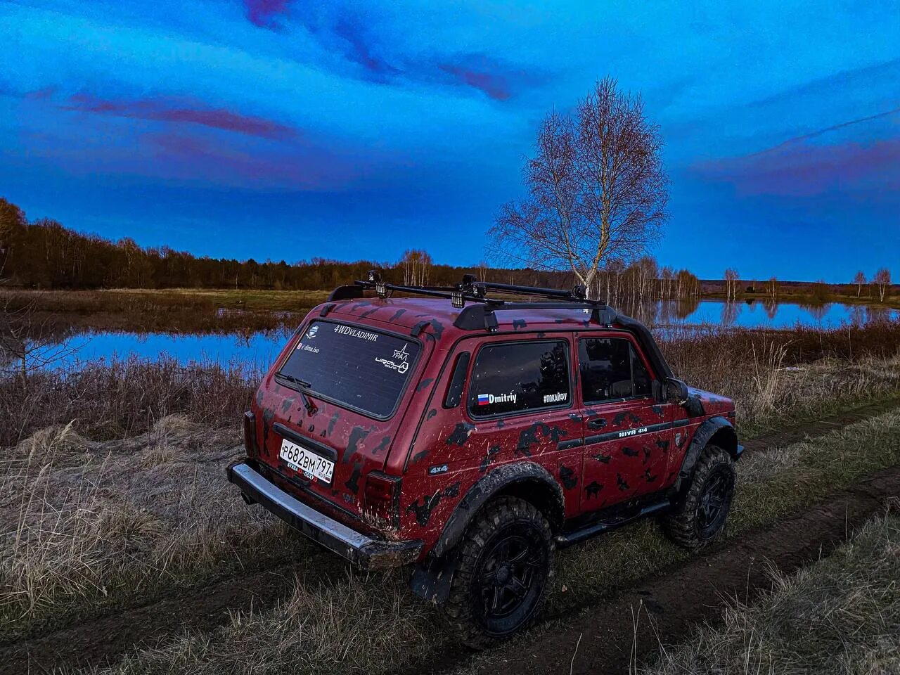 Нива красная тюнинг Красный камуфляж (Ниву видишь? А она есть) - Lada 4x4 3D, 1,7 л, 1997 года стайл