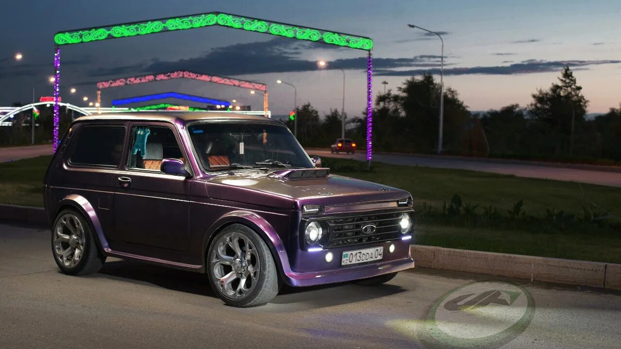 Нива крутой тюнинг Мужчина, сам того не подозревая, сделал из старой LADA Niva более крутой "Мерсед