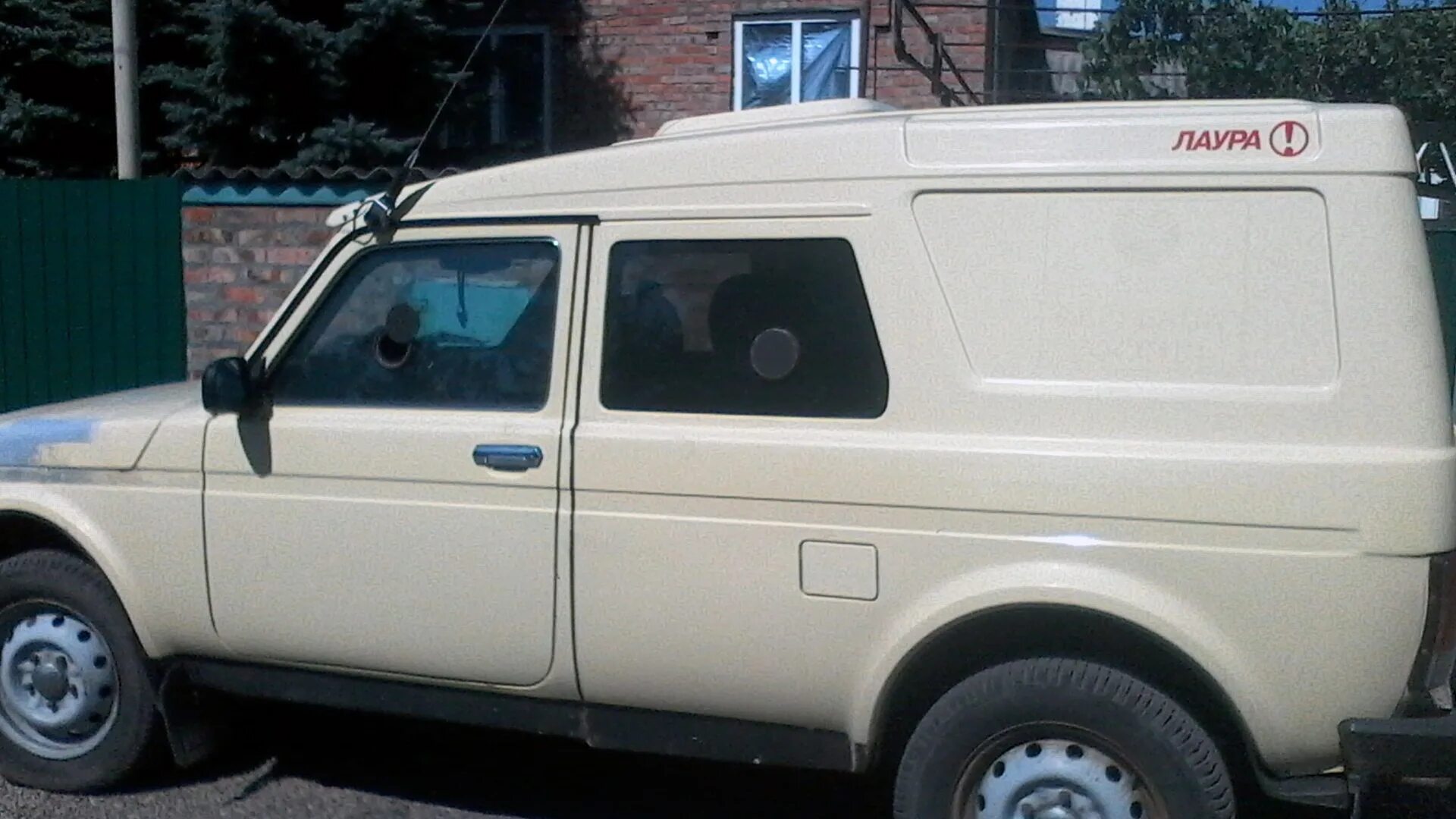 Нива лаура фото Lada 4x4 5D 1.8 бензиновый 2009 ЛАУРА просто броневичок на DRIVE2