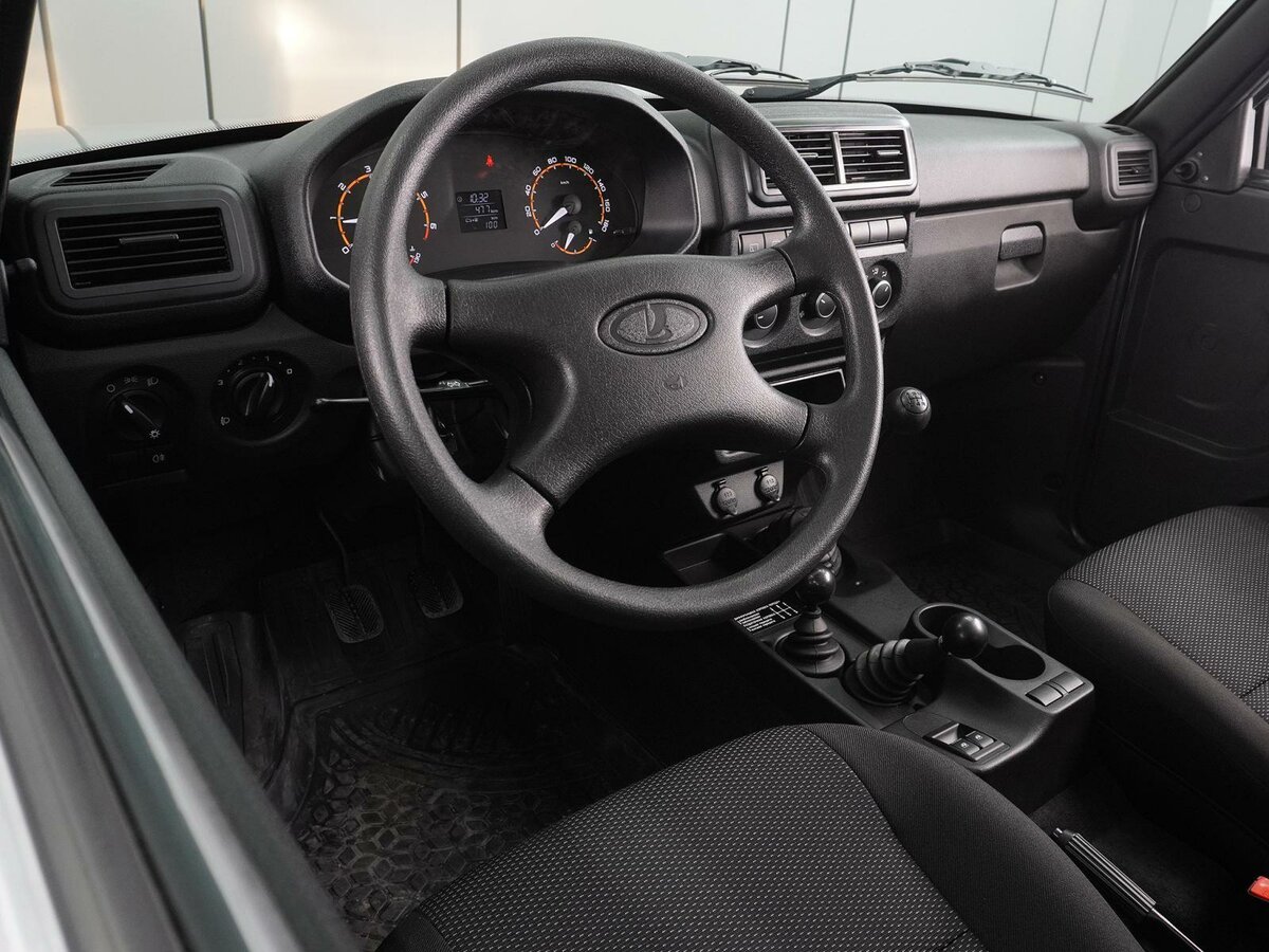 Нива легенд 2024 фото салона Купить б/у Lada (ВАЗ) Niva Legend 2021-2024 1.7 MT (83 л.с.) 4WD бензин механика