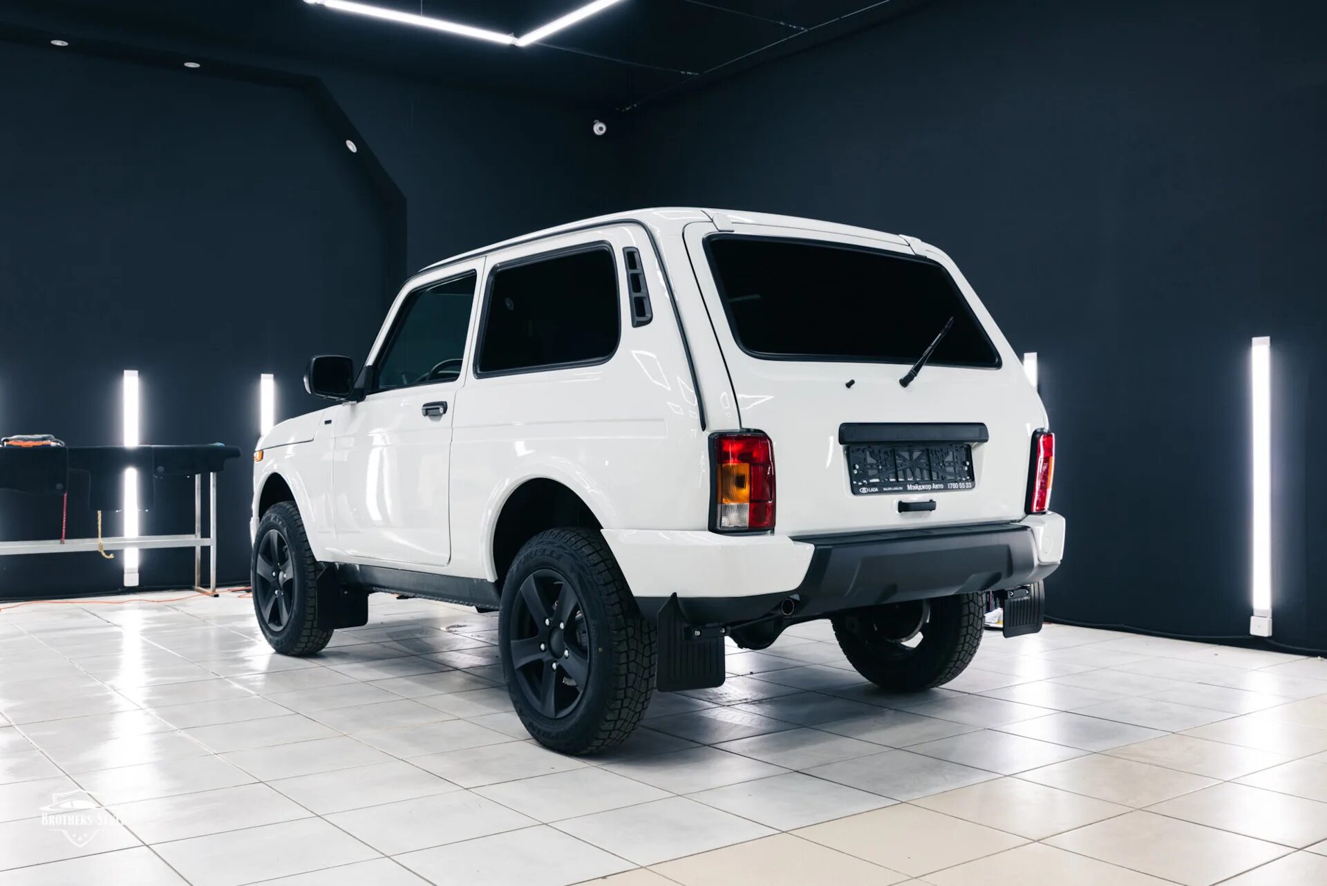 Нива легенд белая тюнинг фото Антигравийная защита LADA 4 × 4 - SunMax - Brothers-Style на DRIVE2