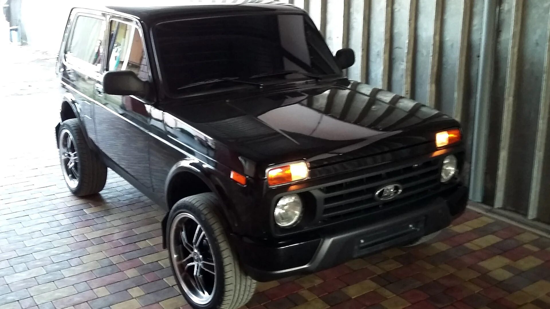 Нива легенд черная тюнинг Lada 4x4 3D 1.7 бензиновый 2019 Niva Urban*Black* на DRIVE2